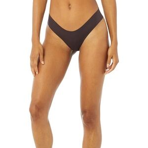 Alo Airbrush Invisible Cheeky x 2